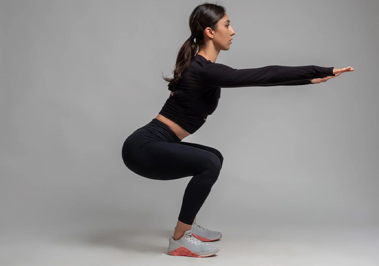 Esercizio di squat per avere gambe snelle